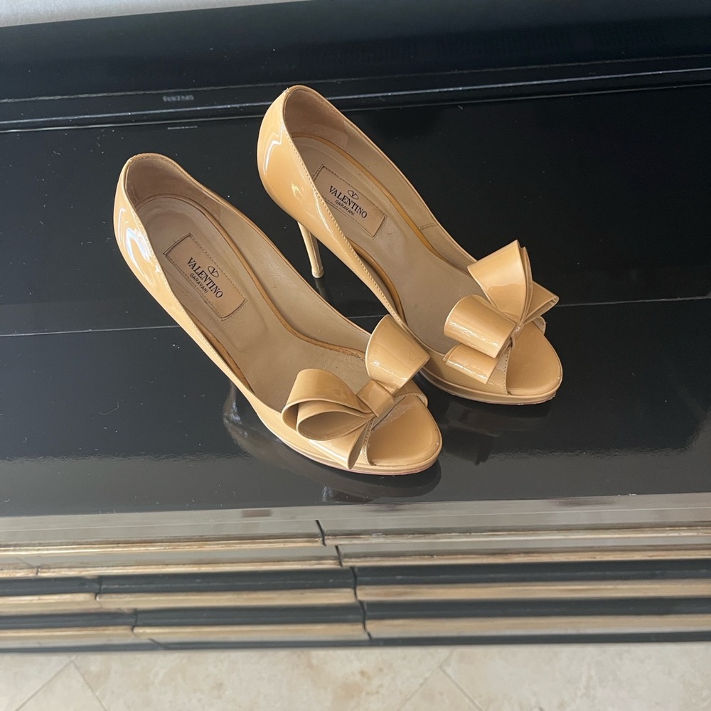 Valentino Women's Beige platform Bow Peep-Toe Heels